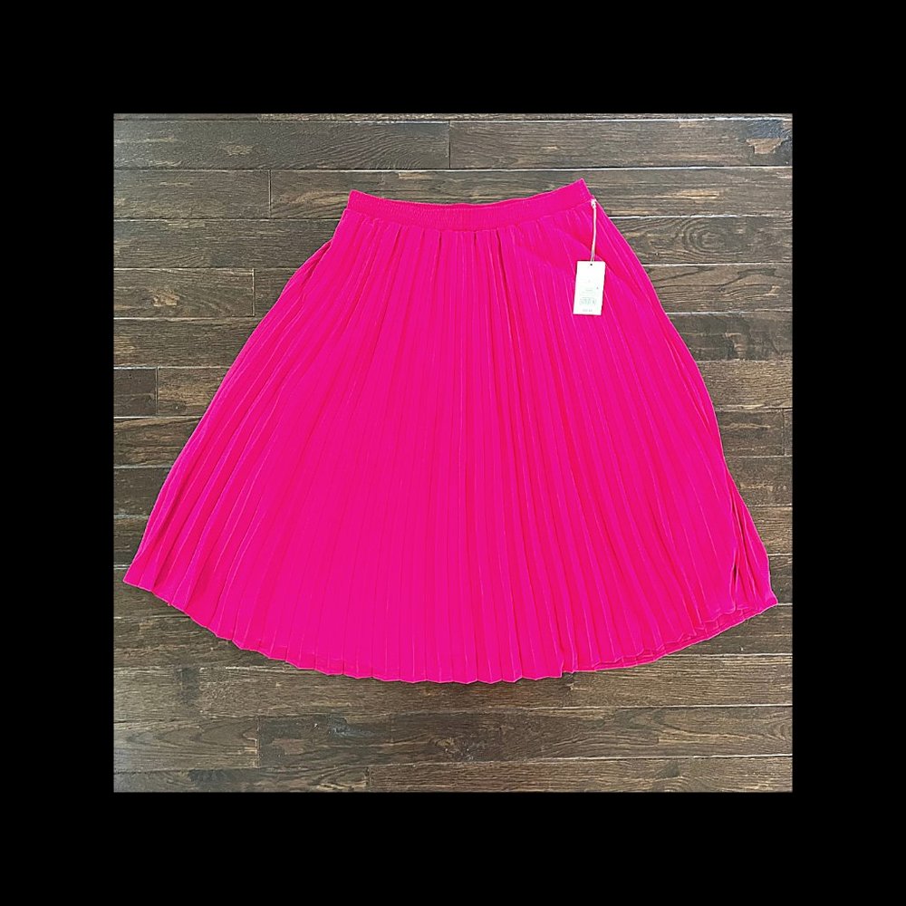 NWT - Fuchsia **VERSATILE** Pleated Skirt (CAN ALSO BE PULLED UP AS A STRAPLESS